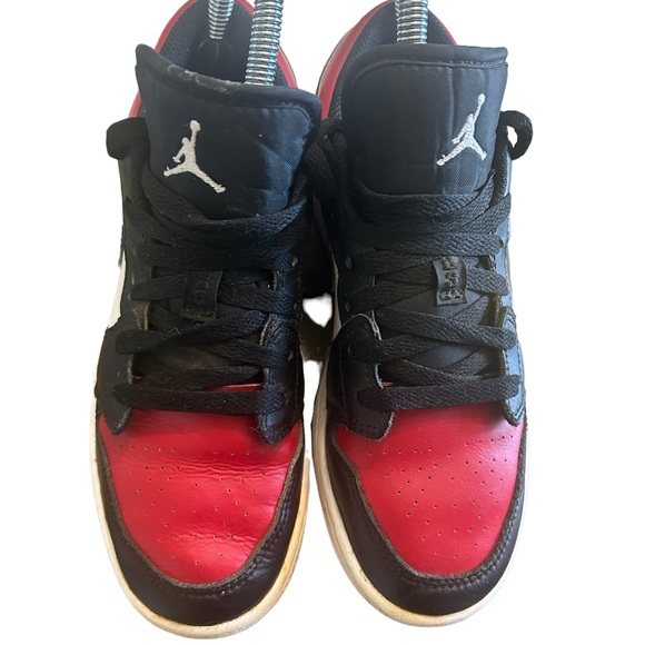 Nike Air Jordan 1 Low Bred Toe Black Red Size 3.5 Y 553560-612 - Picture 3 of 8